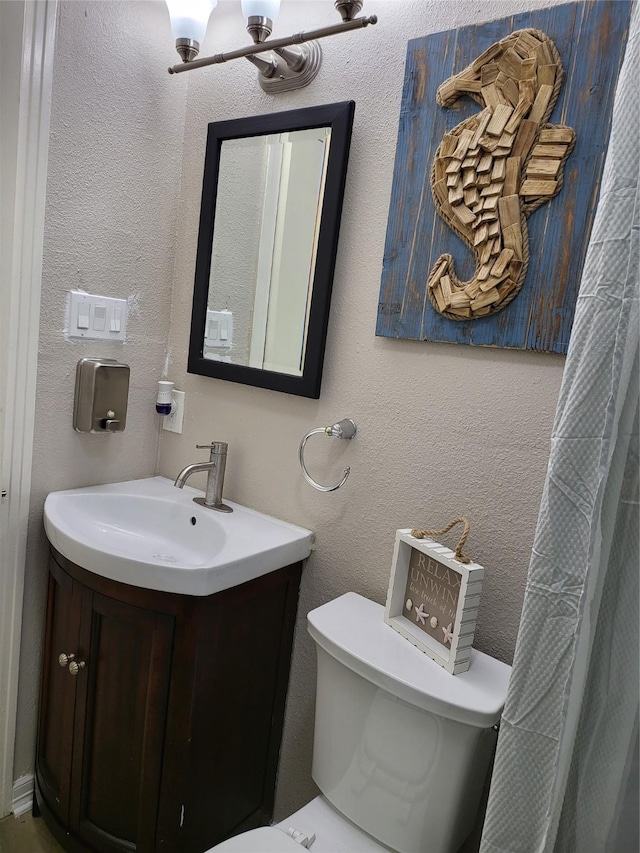 334 Freeman St, Mesquite, TX 75149 - full bath with toilet and vanity