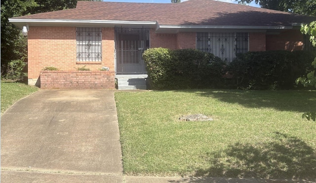 3916 Kushla Ave, Dallas, TX 75216 - bungalow-style home featuring brick siding, a front yard, and roof with shingles