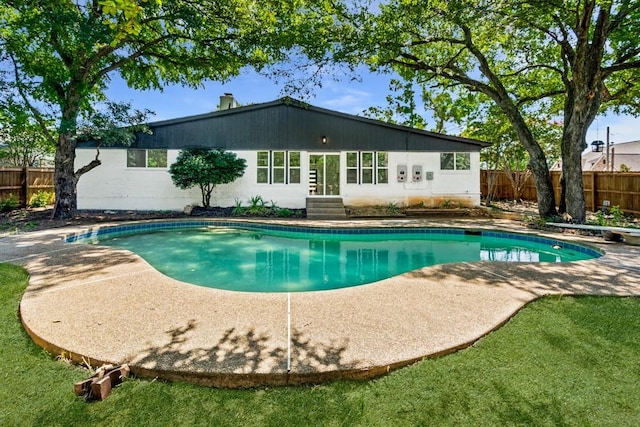 6401 Simmons Rd, North Richland Hills, TX 76182 - view of swimming pool featuring entry steps, a fenced backyard, a diving board, and a patio