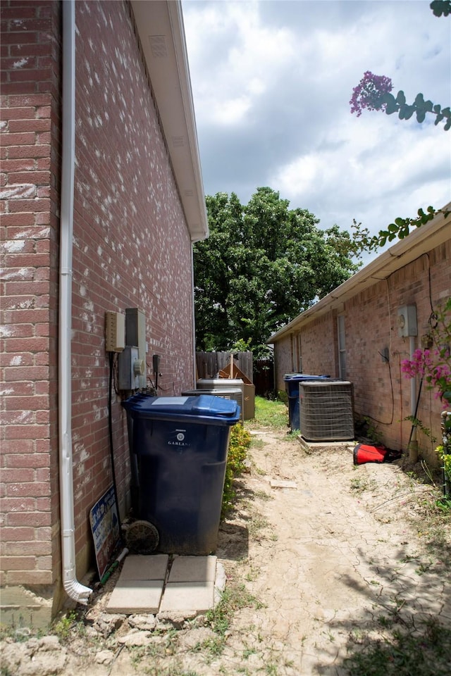1313 Forbes Dr, Garland, TX 75040 - view of yard