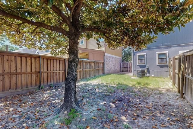 10320 Wood Heights Dr, Dallas, TX 75227 - view of fenced backyard