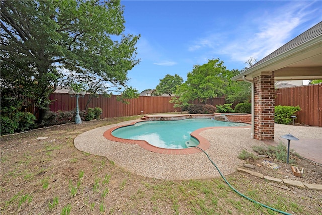 8201 Fountain Ridge Dr, Plano, TX 75025 - view of swimming pool with a fenced backyard and a pool with connected hot tub