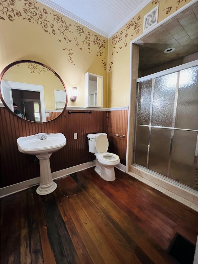 106 Lawrence Ave, Terrell, TX 75160 - full bath with wainscoting, hardwood / wood-style flooring, crown molding, and a stall shower