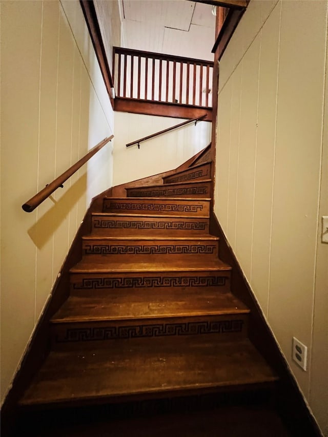 106 Lawrence Ave, Terrell, TX 75160 - view of staircase