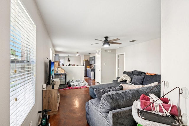 6724 Meadow Way Ln, Fort Worth, TX 76179 - living room with ceiling fan