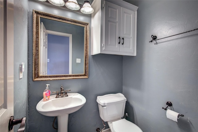 1015 Midnight Pass, Rockwall, TX 75087 - half bath featuring toilet and a sink