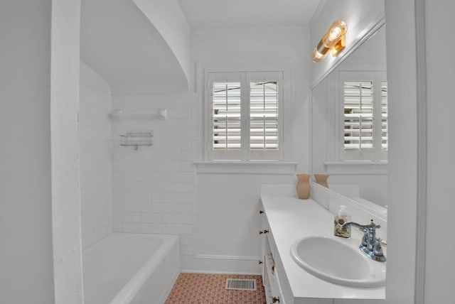 473 Albany Ave, Shreveport, LA 71105 - full bathroom featuring vanity and shower / bath combination