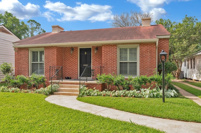 473 Albany Ave, Shreveport, LA 71105 - view of front of home with a chimney, brick siding, and a front yard