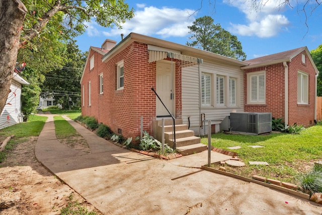 473 Albany Ave, Shreveport, LA 71105 - view of front of home with brick siding and crawl space