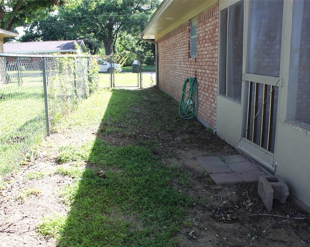 590 N Charlotte Ave, Stephenville, TX 76401 - view of yard with a gate