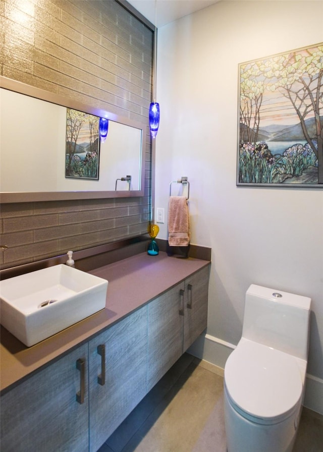 548 Oak Grove Ln, Coppell, TX 75019 - bathroom with vanity and tasteful backsplash