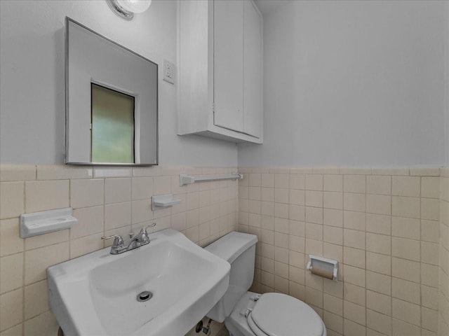 202 E Rentz St, Weatherford, TX 76086 - half bath featuring tile walls and a wainscoted wall