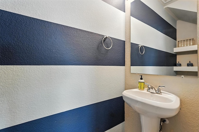 3001 Percheron Dr, Mesquite, TX 75150 - bathroom featuring a textured wall and a sink