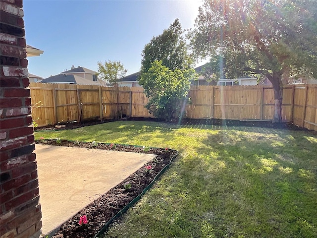 939 Clear Creek Dr, Mesquite, TX 75181 - fenced backyard with a patio area