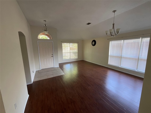939 Clear Creek Dr, Mesquite, TX 75181 - entryway featuring a chandelier, wood finished floors, arched walkways, and lofted ceiling