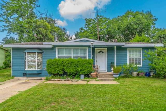 714 Macgregor Dr, Grand Prairie, TX 75050 - view of front of home with a front lawn