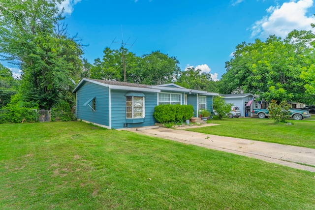 714 Macgregor Dr, Grand Prairie, TX 75050 - ranch-style home with a front lawn