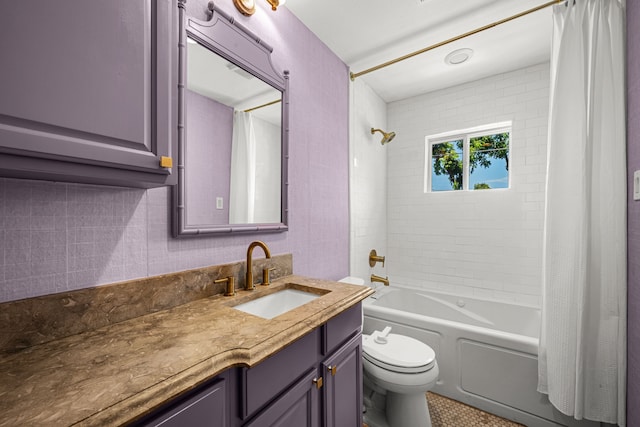 4903 Wateka Dr, Dallas, TX 75209 - full bath with vanity, shower / tub combo with curtain, and tasteful backsplash