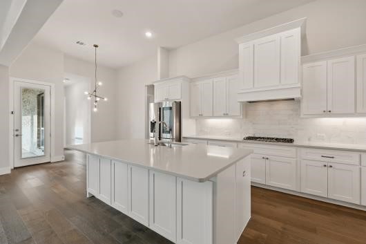 521 Winslow Ln, Prosper, TX 75078 - kitchen featuring white cabinetry, a kitchen island with sink, dark wood finished floors, decorative backsplash, and recessed lighting