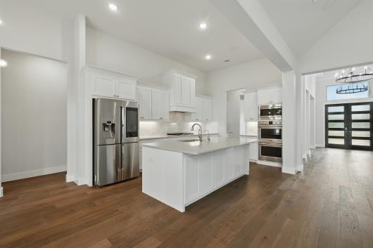521 Winslow Ln, Prosper, TX 75078 - kitchen featuring appliances with stainless steel finishes, white cabinets, a chandelier, light countertops, and recessed lighting