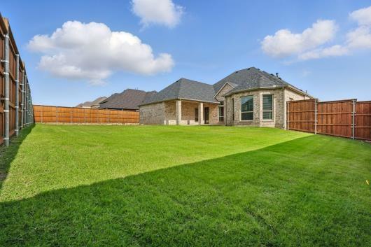 521 Winslow Ln, Prosper, TX 75078 - rear view of house featuring a fenced backyard