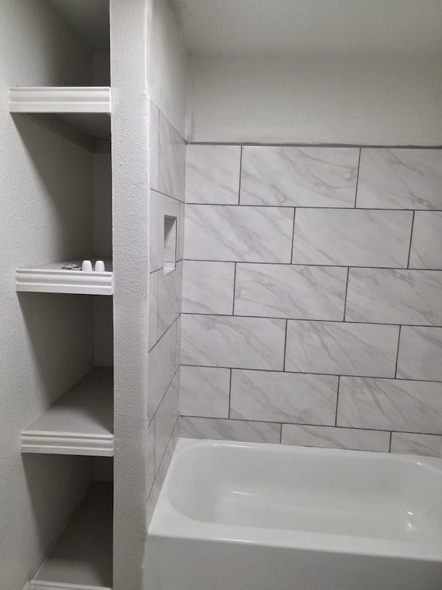 1513 Skyline Dr, River Oaks, TX 76114 - full bathroom featuring shower / washtub combination
