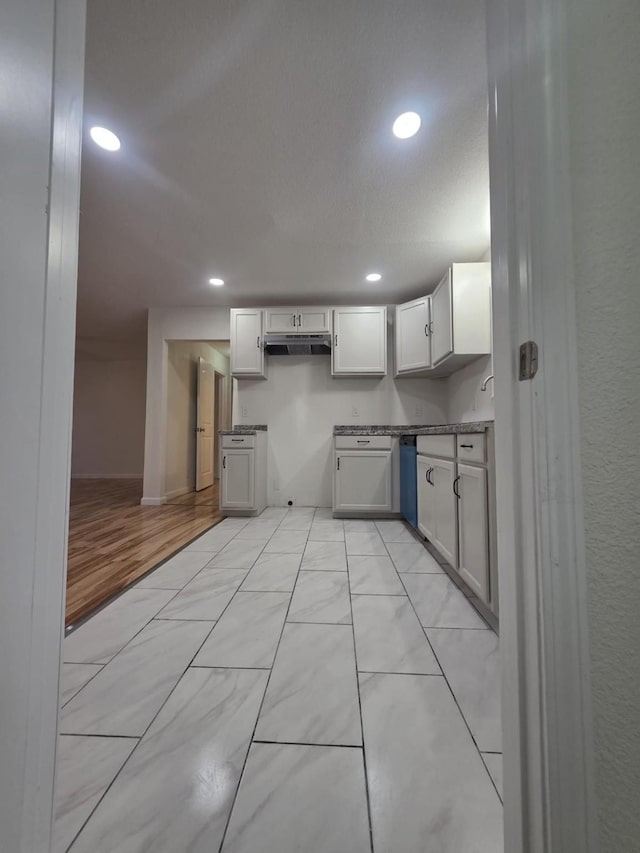 1513 Skyline Dr, River Oaks, TX 76114 - kitchen with under cabinet range hood and recessed lighting