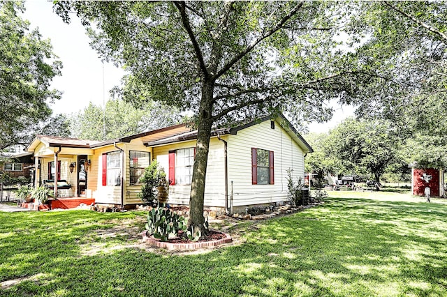 1561 Fm 1816, Bowie, TX 76230 - view of front facade with a front lawn and a porch