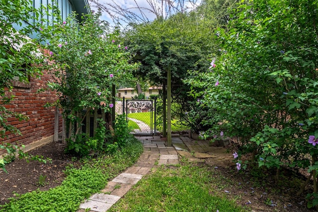 5912 Whitman Ave, Fort Worth, TX 76133 - view of yard featuring a gate