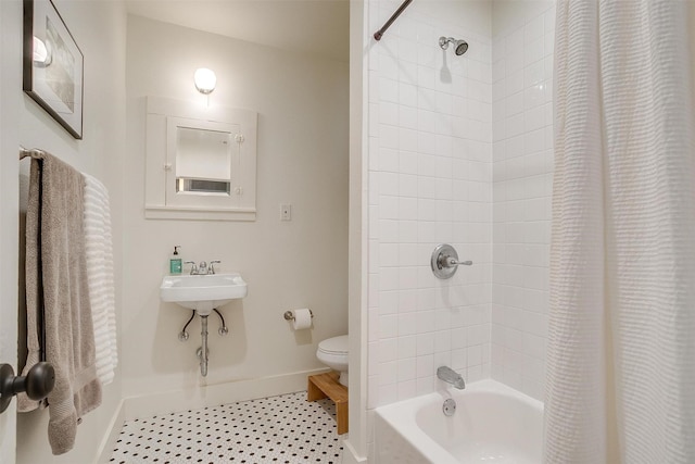 4711 Birchman Ave, Fort Worth, TX 76107 - bathroom featuring toilet and shower / bathtub combination with curtain