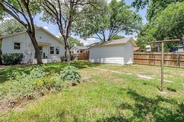 4711 Birchman Ave, Fort Worth, TX 76107 - view of yard with an outbuilding