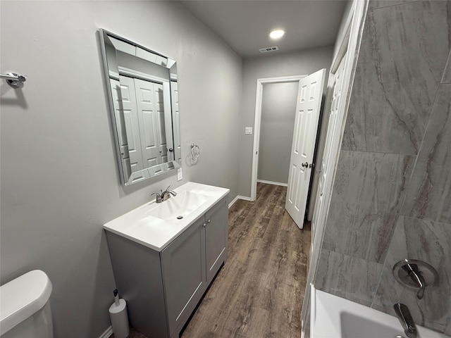 5506 Urbanview St, Sansom Park, TX 76114 - bathroom with vanity, wood finished floors, and shower / bath combination