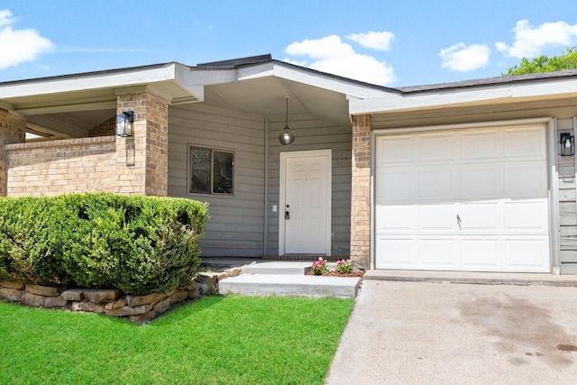 6325 Brookhaven Trl, Fort Worth, TX 76133 - view of front facade featuring a garage and concrete driveway