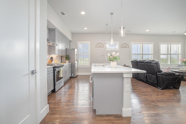 770 N Plano Rd Unit 202, Richardson, TX 75081 - kitchen with stainless steel appliances, gray cabinetry, open floor plan, light countertops, and dark wood-style floors