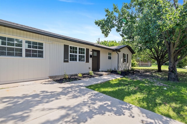 2511 Gregory Dr, Mesquite, TX 75150 - ranch-style home featuring a front lawn