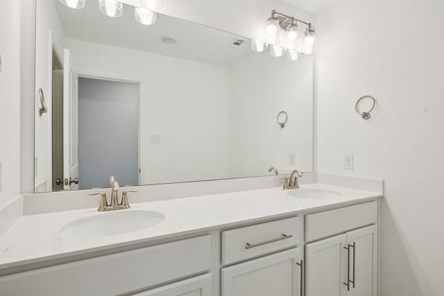 2819 Grand Lookout Ln, Arlington, TX 76001 - full bath with double vanity