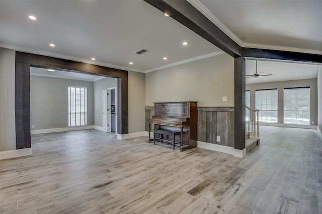 6111 Pinwood Cir, Arlington, TX 76001 - living area featuring crown molding, light wood-style floors, recessed lighting, and a ceiling fan