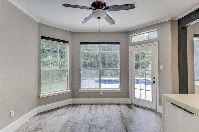 6111 Pinwood Cir, Arlington, TX 76001 - doorway to outside featuring light wood-style floors, crown molding, and a ceiling fan