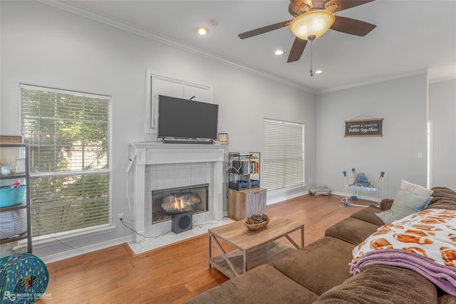 118 Otto Ln, Shreveport, LA 71105 - living area featuring wood finished floors, ornamental molding, ceiling fan, a tile fireplace, and recessed lighting