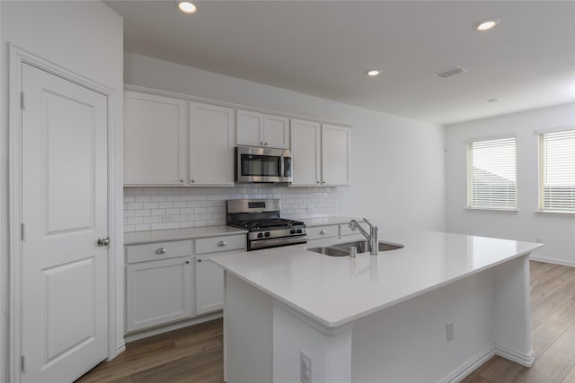 204 Post Oak St, Azle, TX 76020 - kitchen with appliances with stainless steel finishes, backsplash, wood finished floors, light countertops, and recessed lighting