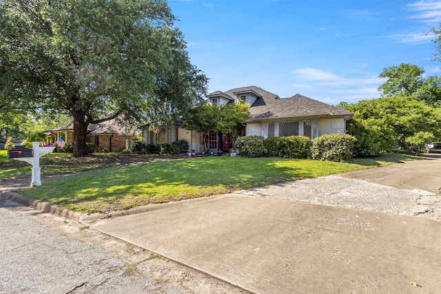 1605 Lamberth Cir, Sherman, TX 75092 - view of front facade featuring a front yard