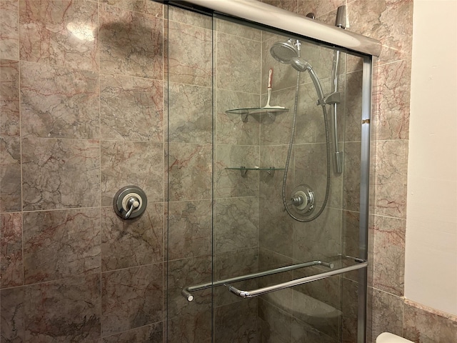 216 Lemon Dr, Arlington, TX 76018 - full bath featuring a shower stall