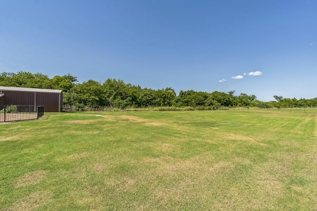 210 Walker Ct N, Waxahachie, TX 75167 - view of yard featuring a pole building and an outbuilding