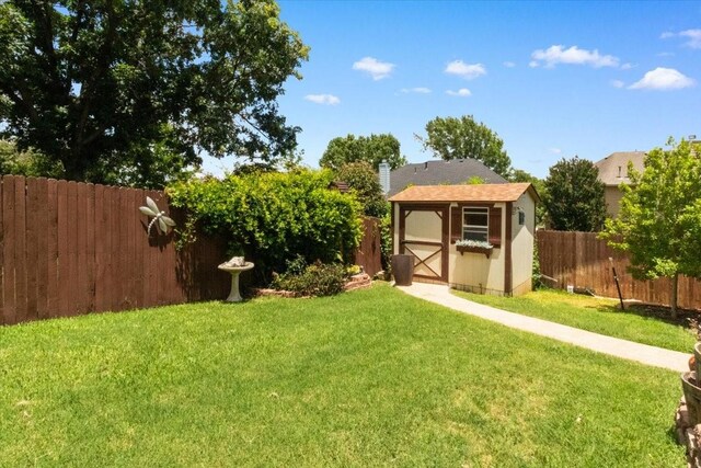 6321 Cobblestone Ln, Arlington, TX 76001 - fenced backyard with a shed