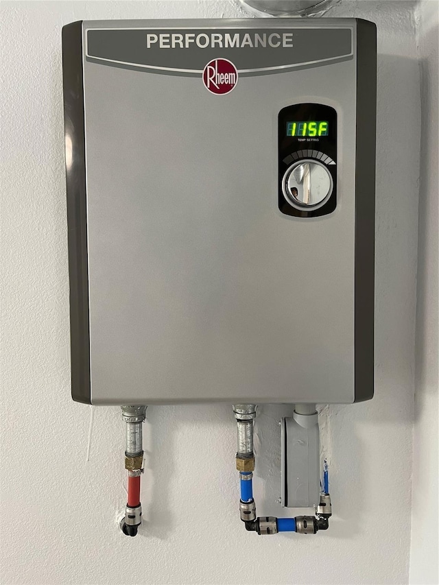 629 Kimbrough St, White Settlement, TX 76108 - detailed view of tankless water heater