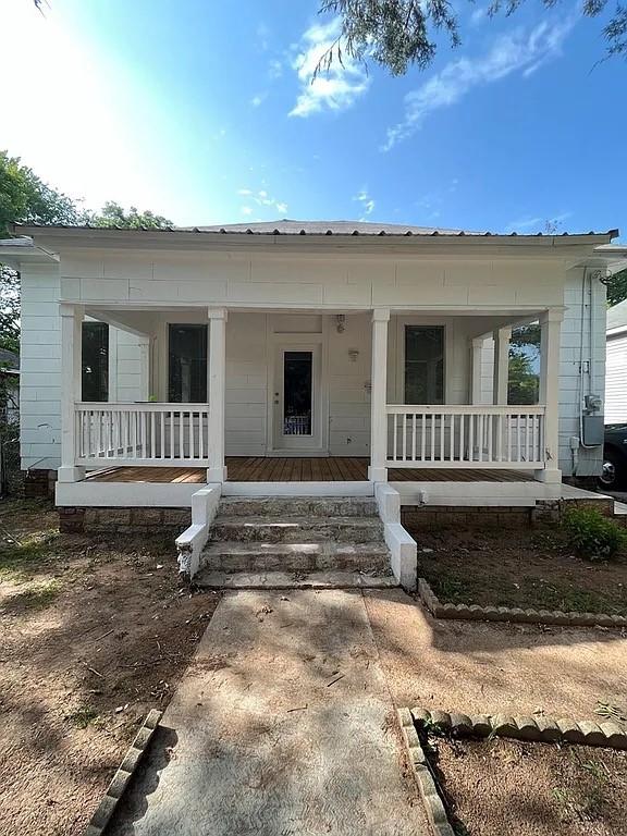 705 W Green St, Palestine, TX 75801 - view of front of home with a porch