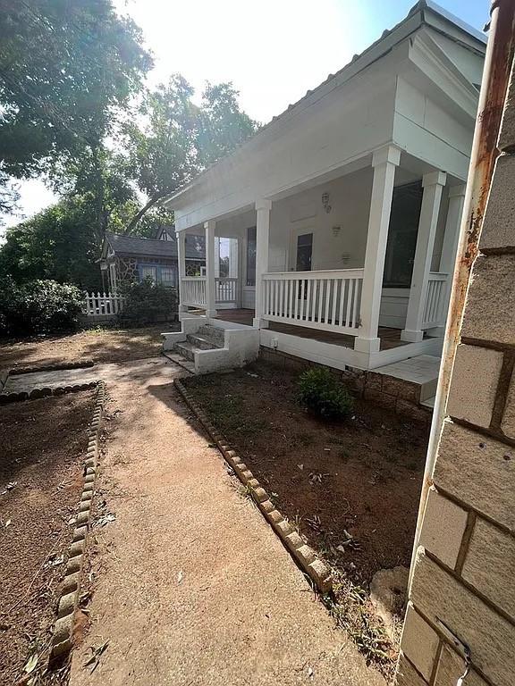 705 W Green St, Palestine, TX 75801 - view of side of home featuring covered porch