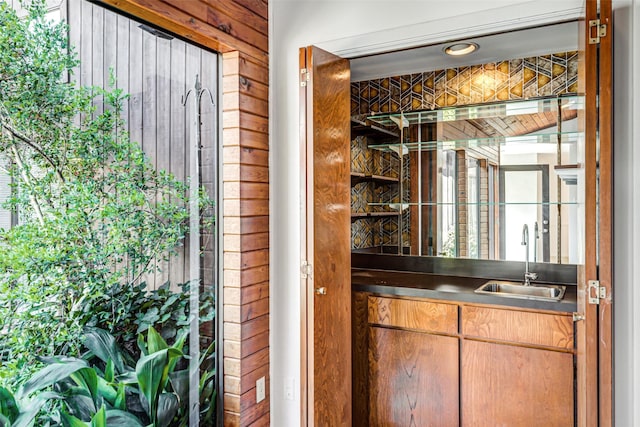 1705 Yorkshire Dr, Richardson, TX 75082 - view of indoor wet bar