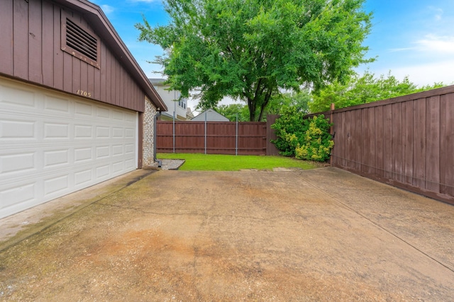 1705 Yorkshire Dr, Richardson, TX 75082 - fenced backyard with driveway and a garage