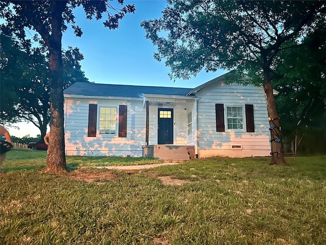 25 W Parnell St, Denison, TX 75020 - view of front of house with a front lawn and crawl space